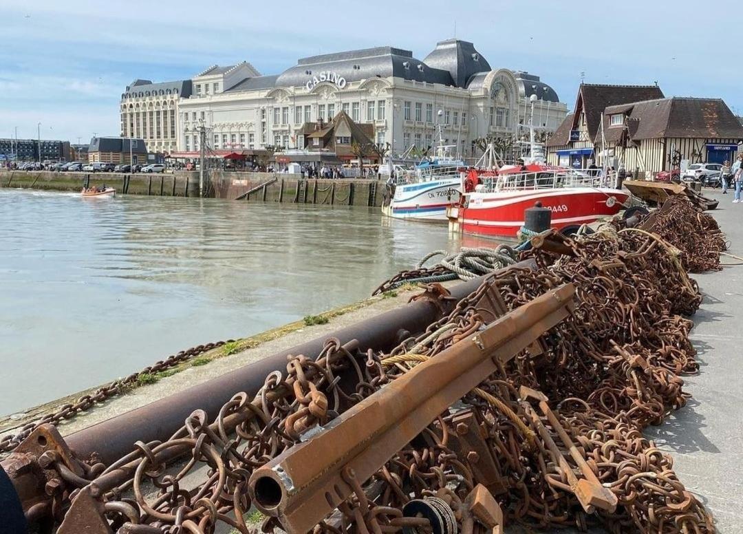 Le Grand Large "Superbe Studio Piscine Chauffee Du 1 Juin Au 15 Septembre" Trouville-sur-Mer Buitenkant foto